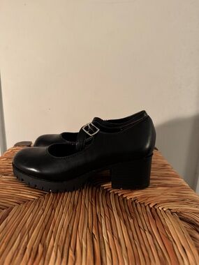 Soda Black Mary Jane Block Heel Kids Dress Shoes size 2